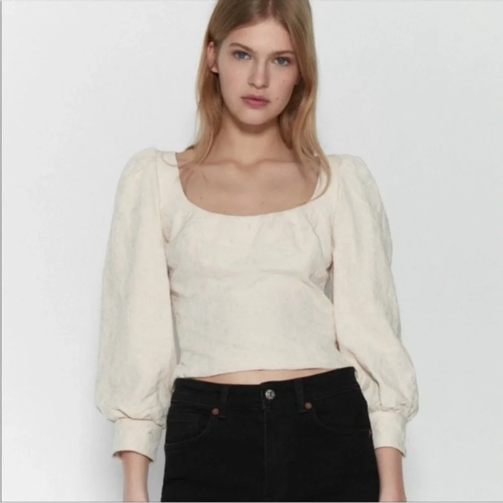 Zara Cream Textured Crinkle Sweetheart Puff Sleeve Blouse Sz S NWOT